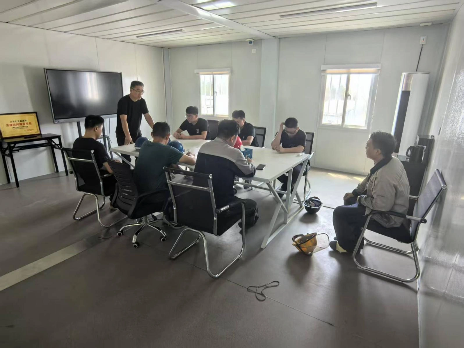 टीम के नेताओं के लिए विशेष सुरक्षा प्रशिक्षण के साथ कार्यस्थल सुरक्षा की नींव को मजबूत करना